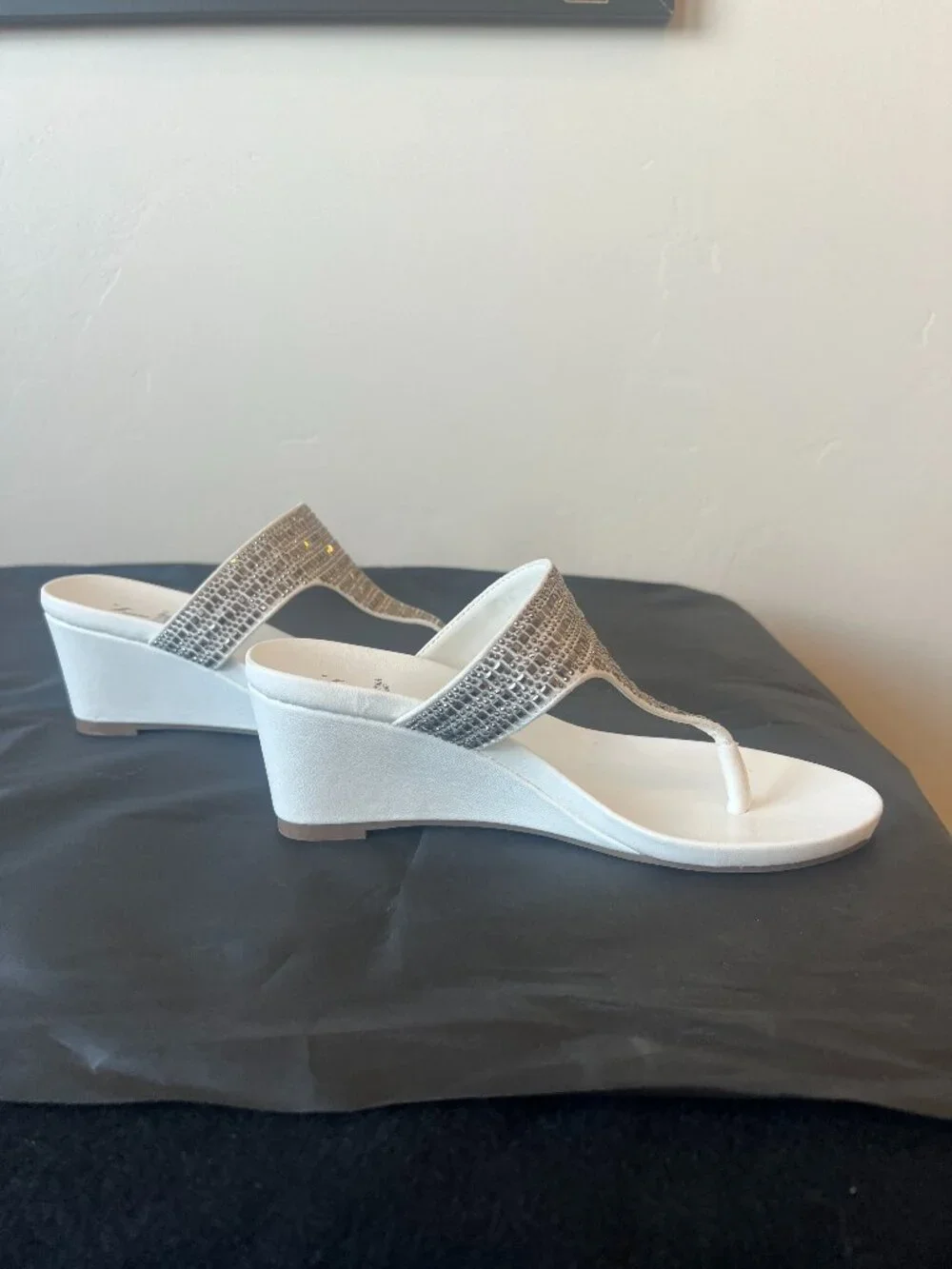 Simply Vera Vera Wang Silver Embellished Wedge Sandals Size 5